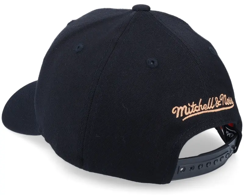 Mitchell & Ness Hatstore Exclusive x Chicago Bulls Leather Logo Black Adjustable online