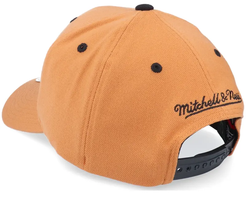 Mitchell & Ness Hatstore Exclusive x Milwaukee Bucks Camel Leather Logo online