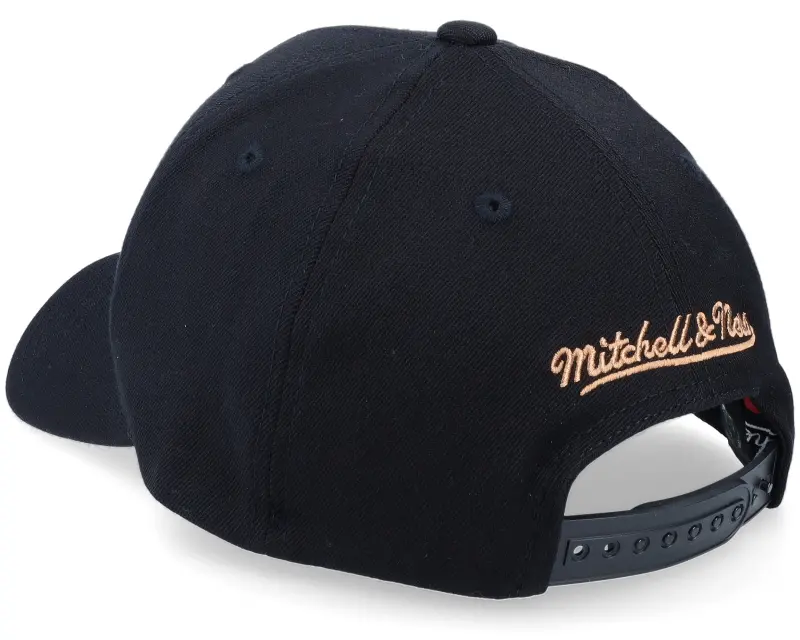 Mitchell & Ness Hatstore Exclusive x Milwaukee Bucks Leather Logo Black Adjustable online